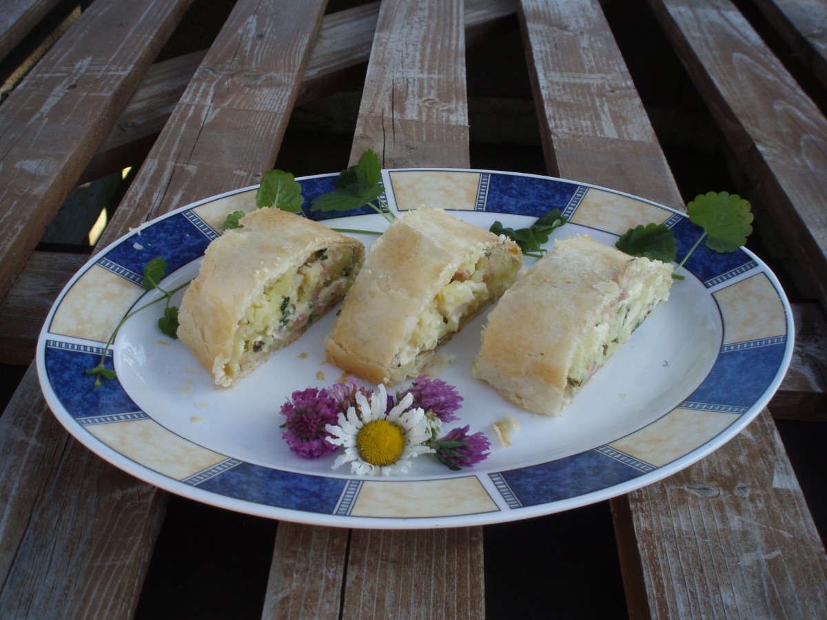 Erdäpfel-Schafkäsestrudel mit Kräuterdip - Regionale Rezepte