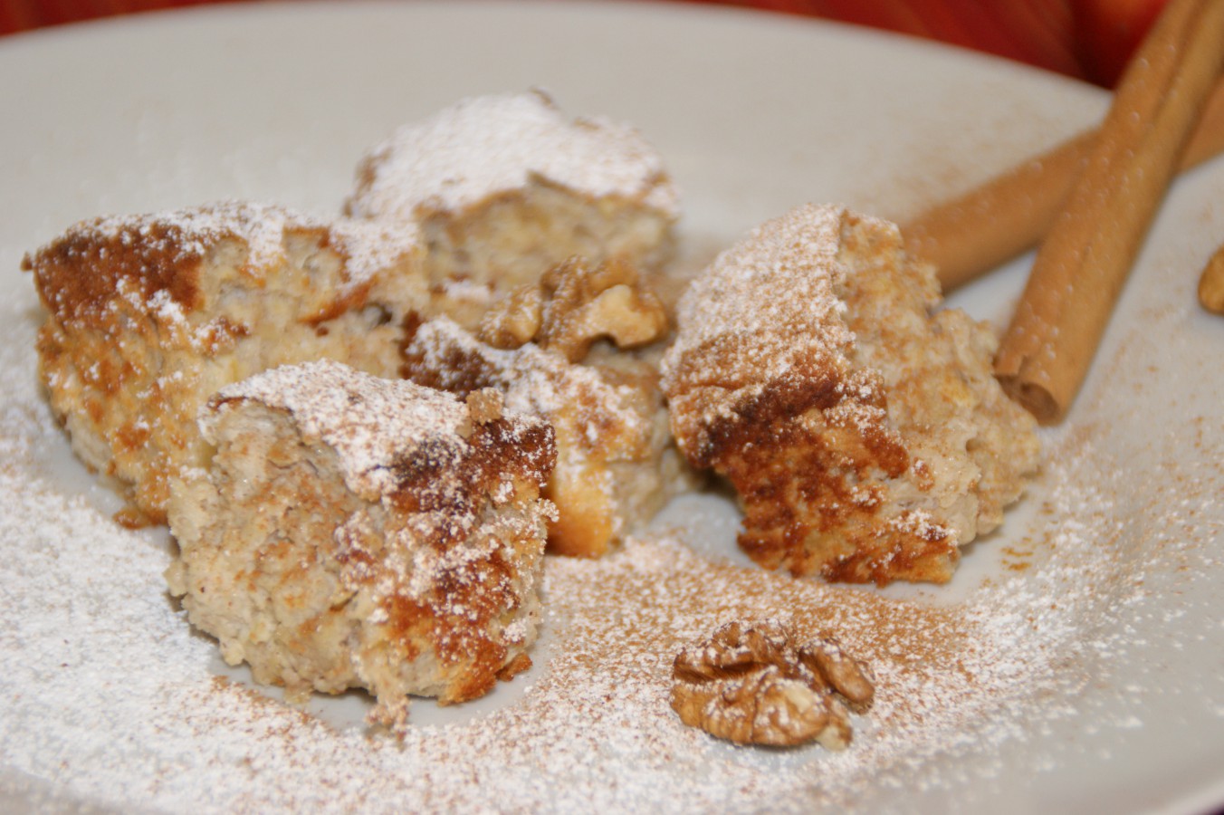 Topfenschmarrn mit Äpfeln, Nüssen und Zimt - Regionale Rezepte